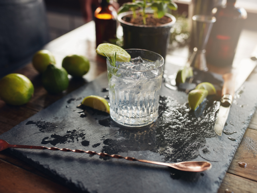 A gin and tonic being prepared